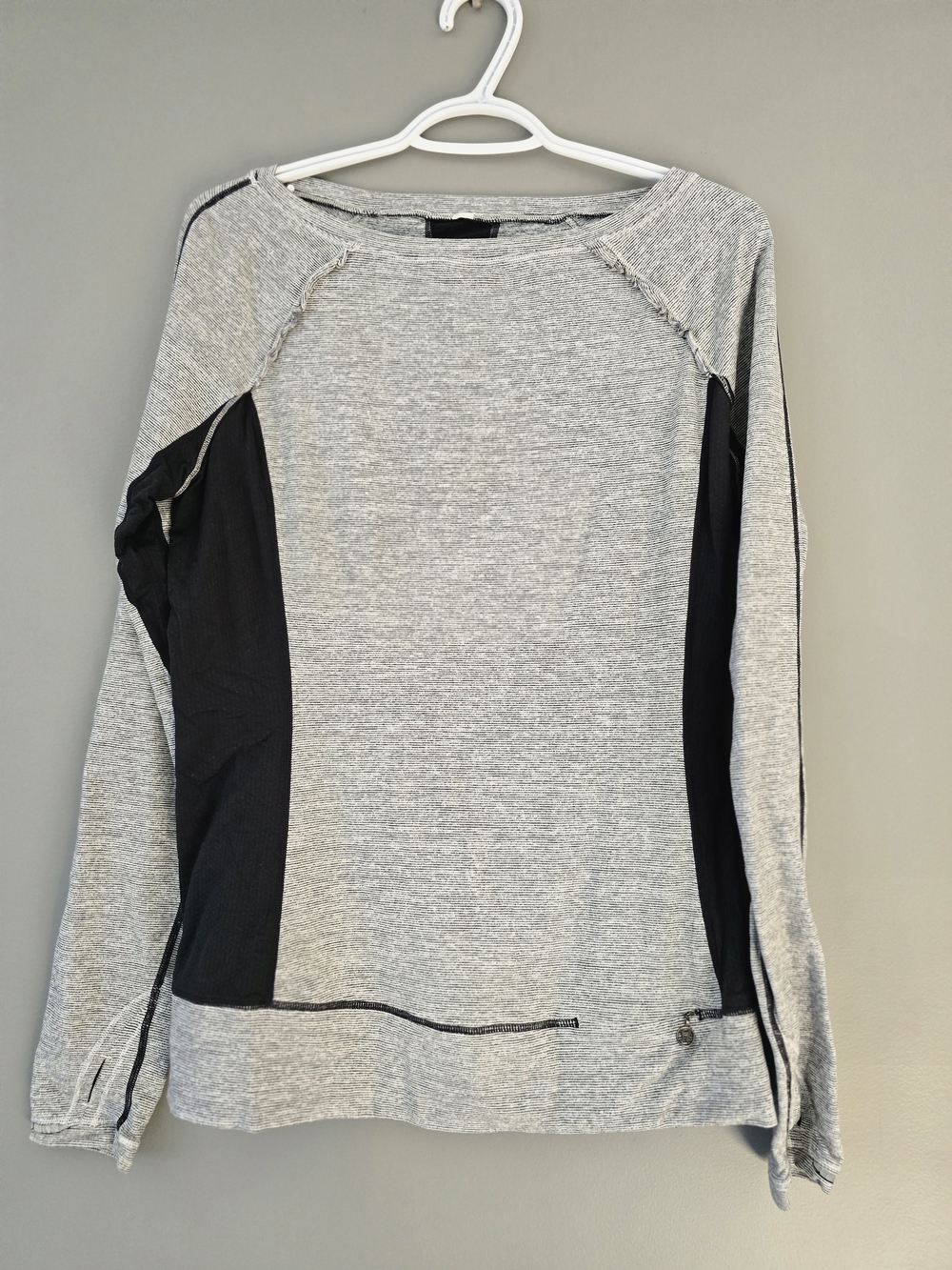 lululemon Gray Striped Full Tilt Long Sleeve Top. Rare Pattern. Size 10